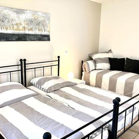 Helle Wohnung Mit Wintergarten - Nahe Ruhrgebiet Und Freizeitpark Movie Park Ботроп Екстериор снимка