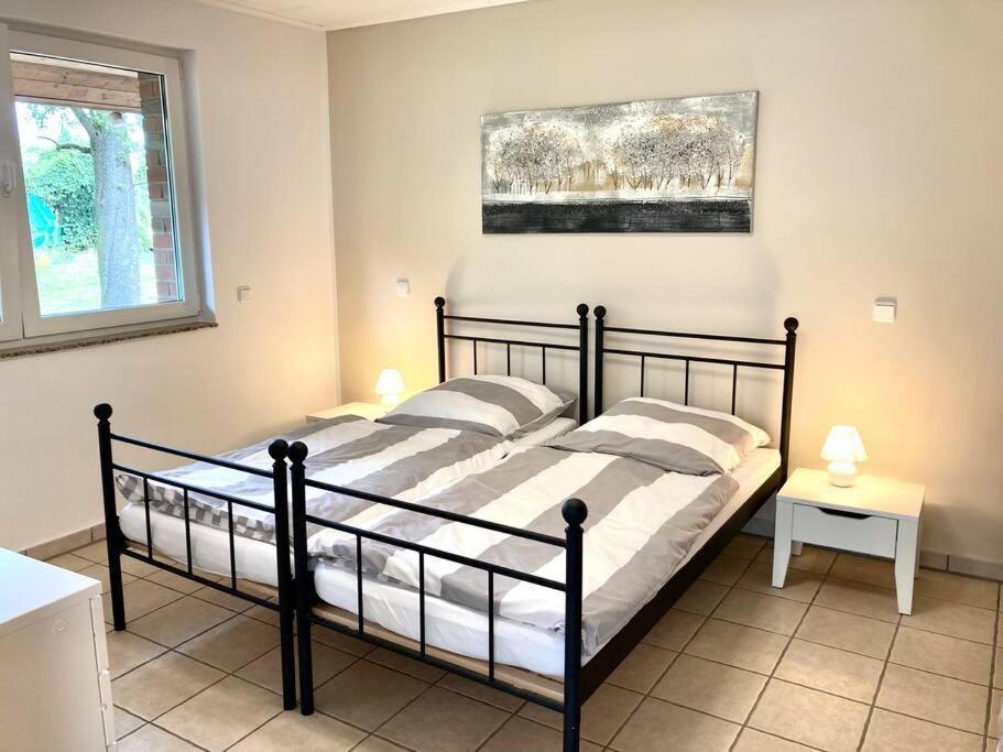 Helle Wohnung Mit Wintergarten - Nahe Ruhrgebiet Und Freizeitpark Movie Park Ботроп Екстериор снимка