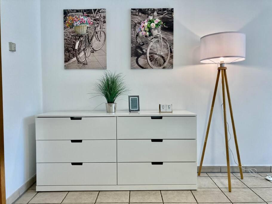 Helle Wohnung Mit Wintergarten - Nahe Ruhrgebiet Und Freizeitpark Movie Park Ботроп Екстериор снимка
