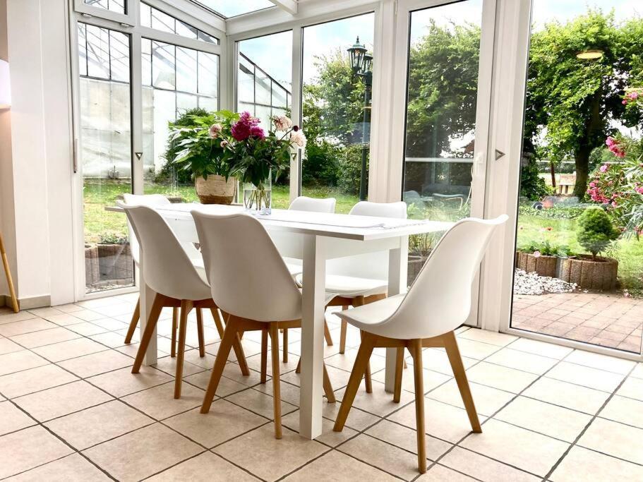 Helle Wohnung Mit Wintergarten - Nahe Ruhrgebiet Und Freizeitpark Movie Park Ботроп Екстериор снимка