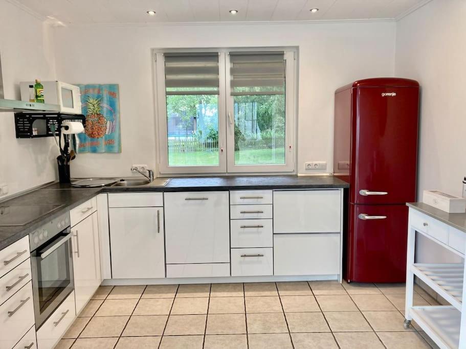 Helle Wohnung Mit Wintergarten - Nahe Ruhrgebiet Und Freizeitpark Movie Park Ботроп Екстериор снимка