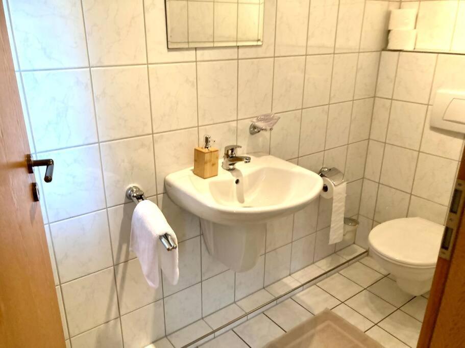 Helle Wohnung Mit Wintergarten - Nahe Ruhrgebiet Und Freizeitpark Movie Park Ботроп Екстериор снимка
